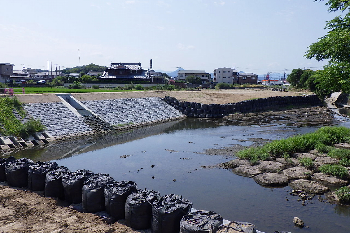 株式会社協和土建｜私たちは地域の自然と暮らしを守る「河川維持工事」「林道工事」「砂防工事」を中心に展開する土木会社です