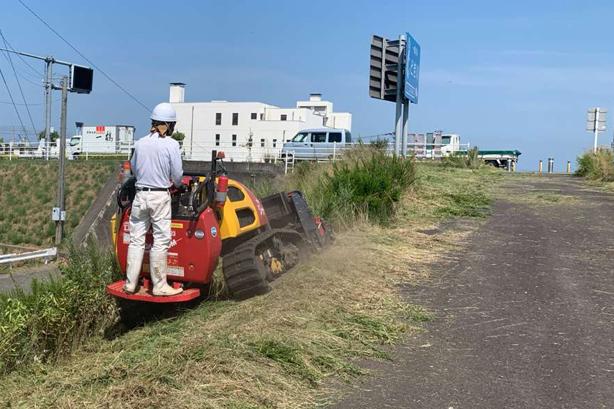 株式会社協和土建｜私たちは地域の自然と暮らしを守る「河川維持工事」「林道工事」「砂防工事」を中心に展開する土木会社です