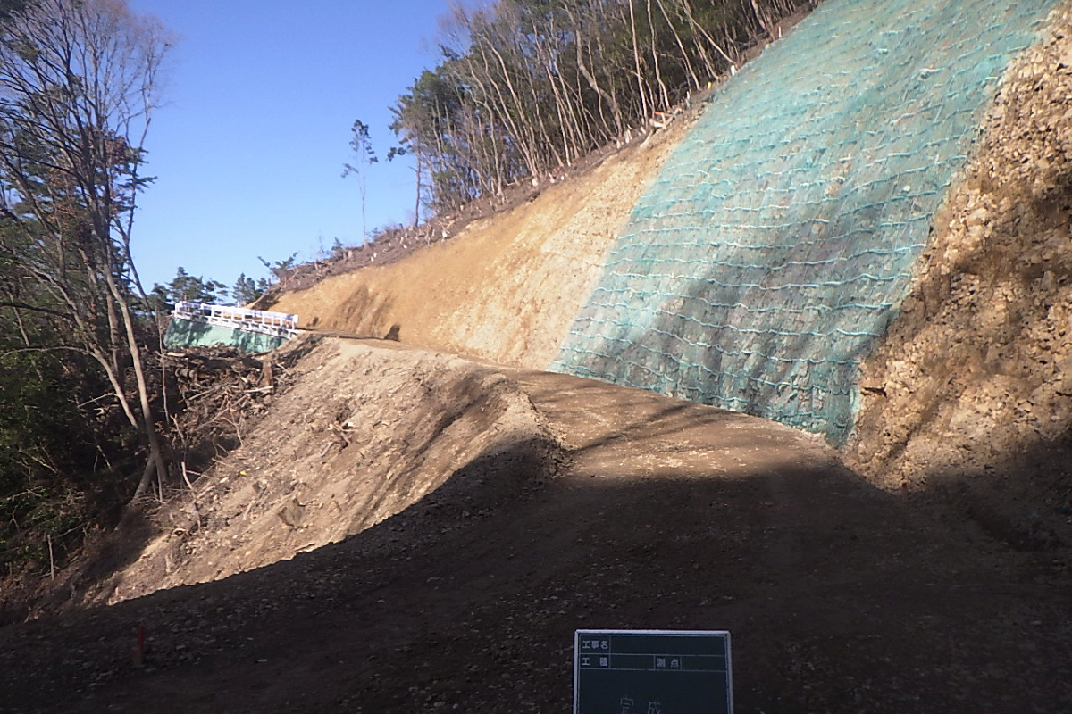 株式会社協和土建｜私たちは地域の自然と暮らしを守る「河川維持工事」「林道工事」「砂防工事」を中心に展開する土木会社です