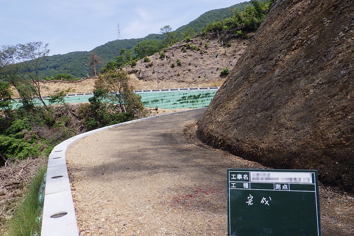 株式会社協和土建｜私たちは地域の自然と暮らしを守る「河川維持工事」「林道工事」「砂防工事」を中心に展開する土木会社です